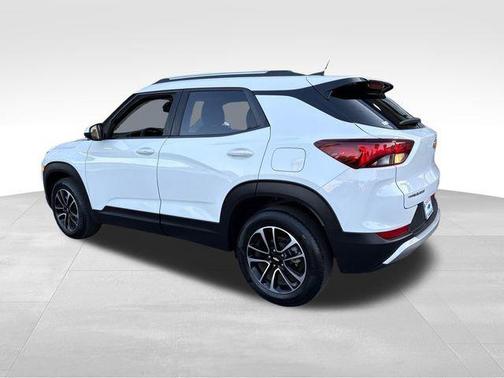 Summit White 2025 Chevrolet Trailblazer LT