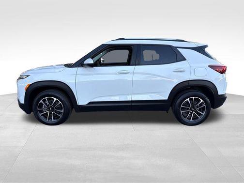 Summit White 2025 Chevrolet Trailblazer LT