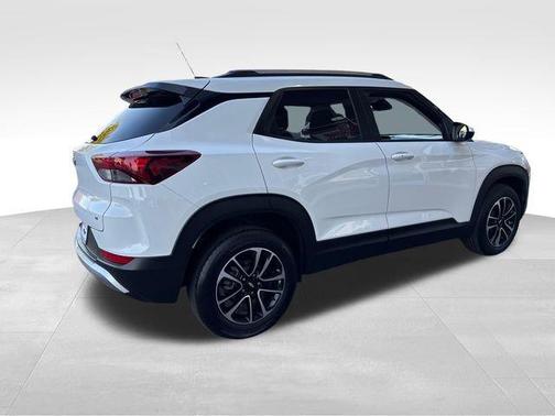 Summit White 2025 Chevrolet Trailblazer LT