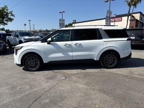 Snow White Pearl 2025 Kia Carnival Hybrid EX