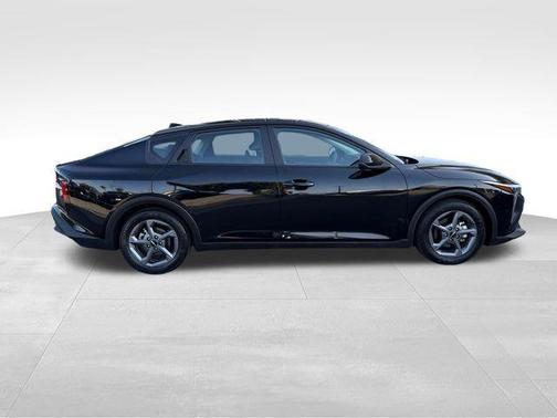 Aurora Black Pearl 2025 Kia K4 LXS