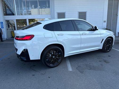 Alpine White 2024 BMW X4 xDrive30i