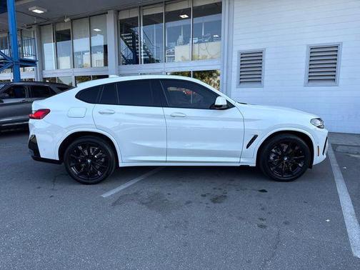 Alpine White 2024 BMW X4 xDrive30i