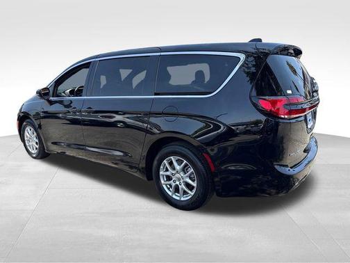 Diamond Black Crystal Pearlcoat 2025 Chrysler Pacifica L