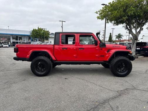 Firecracker Red Clearcoat 2021 Jeep Gladiator Willys 4x4