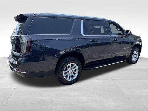 Dark Ash Metallic 2026 Chevrolet Suburban LT