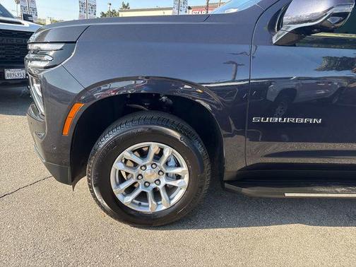 Dark Ash Metallic 2026 Chevrolet Suburban LT