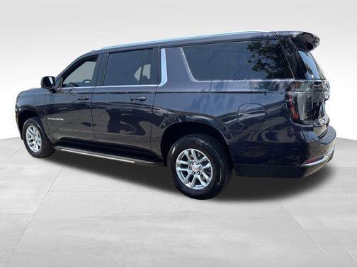 Dark Ash Metallic 2026 Chevrolet Suburban LT