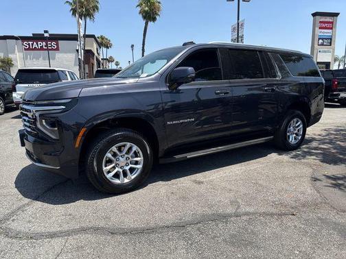 Dark Ash Metallic 2026 Chevrolet Suburban LT
