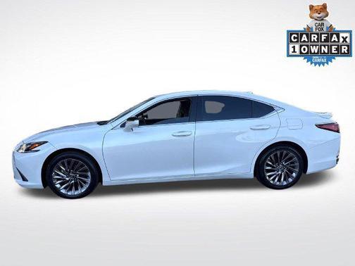 White Pearl 2024 Lexus ES 300h Luxury