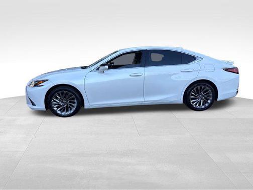 White Pearl 2024 Lexus ES 300h Luxury