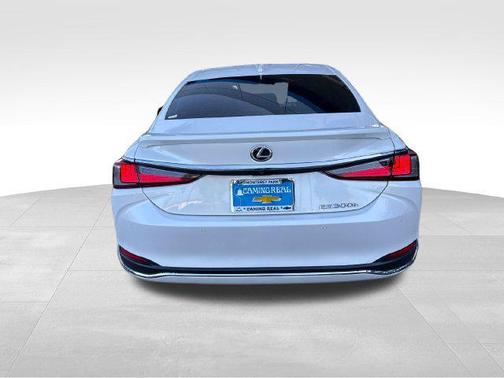 White Pearl 2024 Lexus ES 300h Luxury