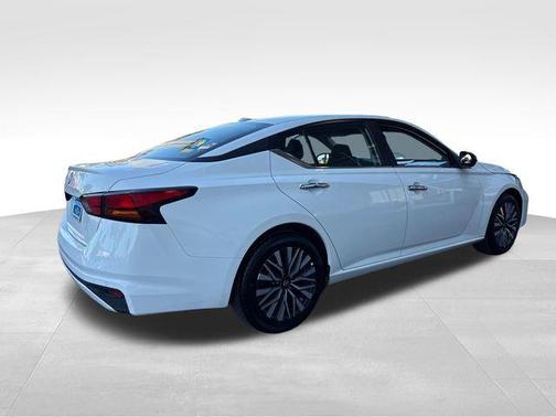 Glacier White 2025 Nissan Altima 2.5 SV