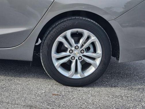 Pepperdust Metallic 2019 Chevrolet Cruze LT