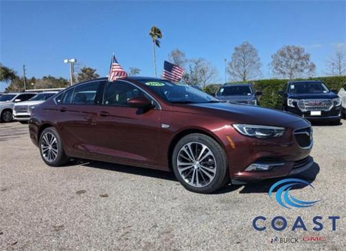 Rioja Red Metallic 2018 Buick Regal Sportback Essence