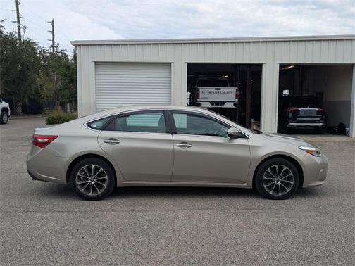 2016 Toyota Avalon XLE