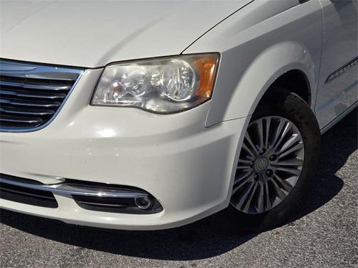 2013 Chrysler Town & Country Touring-L