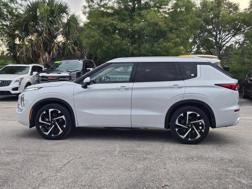 White Diamond 2024 Mitsubishi Outlander SEL Black Edition