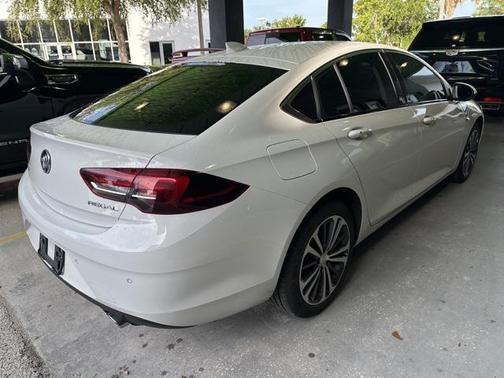 2018 Buick Regal Sportback Essence