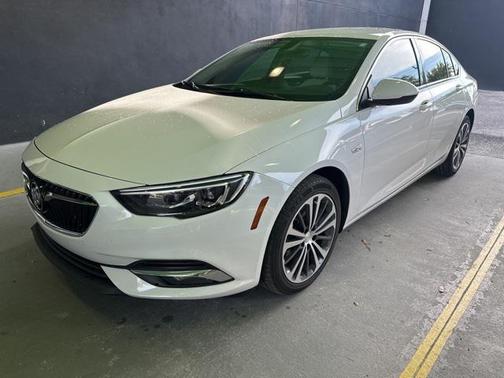 2018 Buick Regal Sportback Essence