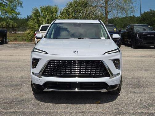 iridescent white tricoat 2026 Buick Enclave Avenir FWD