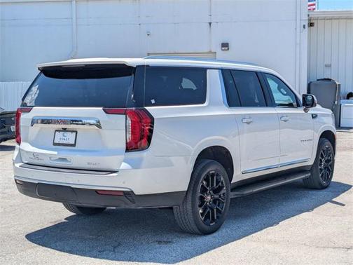 2023 GMC Yukon XL SLT