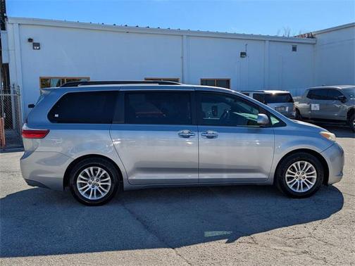 2017 Toyota Sienna XLE