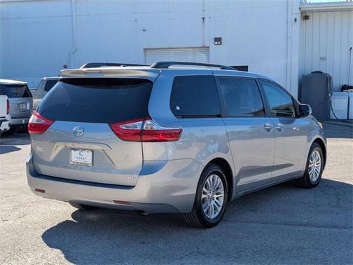 2017 Toyota Sienna XLE