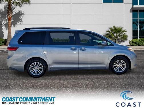 2017 Toyota Sienna XLE