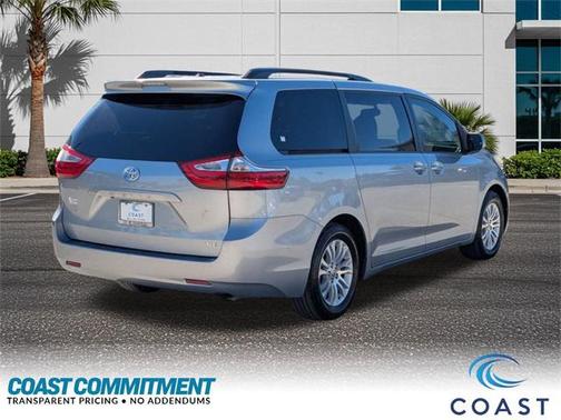 2017 Toyota Sienna XLE