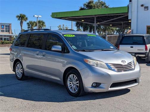 2017 Toyota Sienna XLE