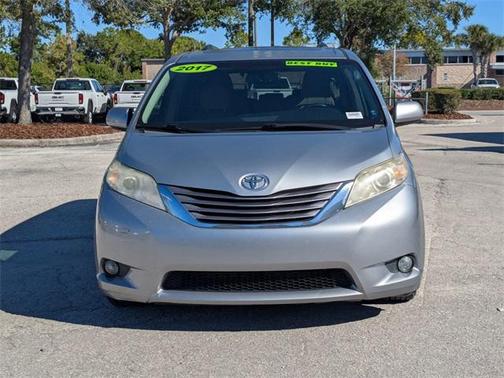 2017 Toyota Sienna XLE