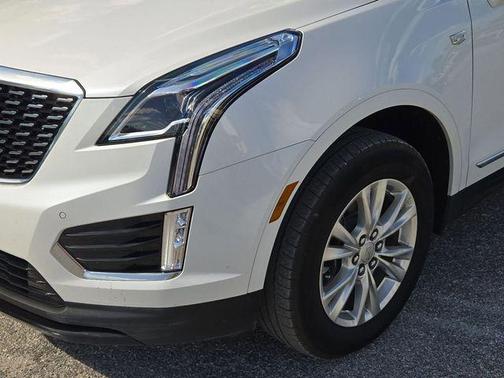 Crystal White Tricoat 2024 Cadillac XT5 Luxury