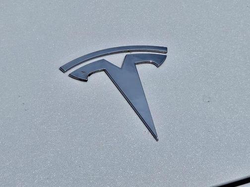 Pearl White Multi-Coat 2023 Tesla Model 3 Standard Range
