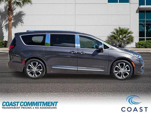 Granite Crystal Metallic Clearcoat 2022 Chrysler Pacifica L