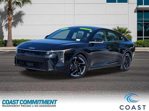 Aurora Black Pearl 2025 Kia K4 GT-Line
