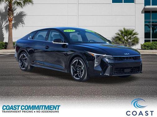 Aurora Black Pearl 2025 Kia K4 GT-Line