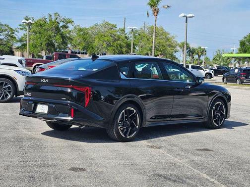 Aurora Black Pearl 2025 Kia K4 GT-Line