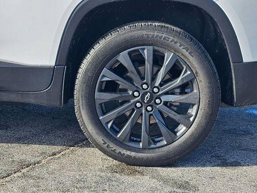Summit White 2024 Chevrolet Traverse RS
