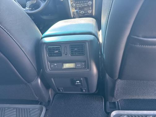 2015 Nissan Pathfinder SL