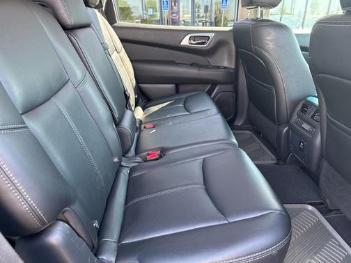2015 Nissan Pathfinder SL