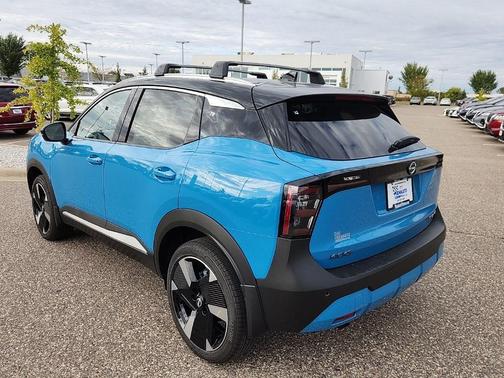 Arctic Ice Blue/Black 2026 Nissan Kicks SR