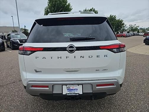2025 Nissan Pathfinder SL 4WD