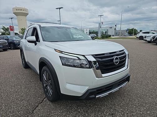 2025 Nissan Pathfinder SL 4WD
