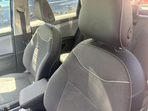 Dusk Blue Metallic 2023 Volkswagen Taos 1.5T SE
