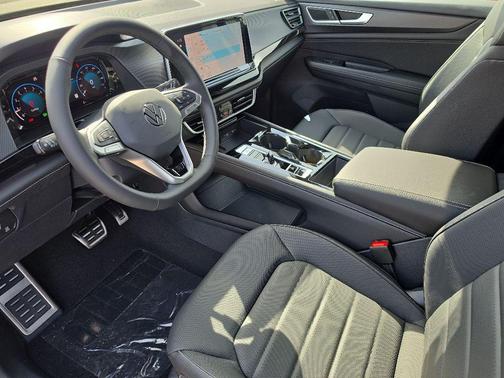 Green 2026 Volkswagen Atlas Cross Sport 2.0T SEL
