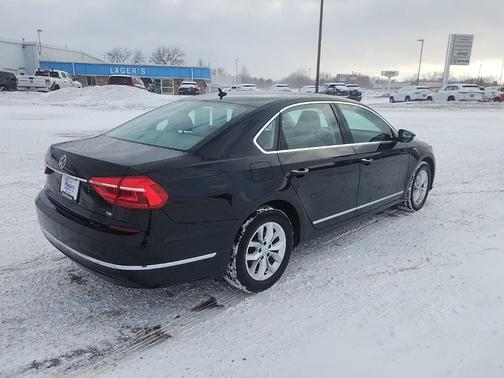 2016 Volkswagen Passat 1.8T S