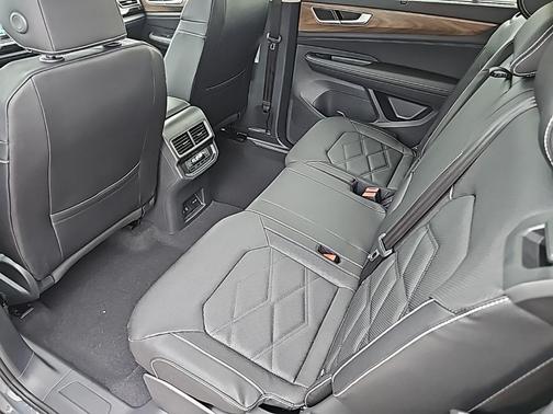 2025 Volkswagen Atlas 2.0T SE w/Technology 4MOTION