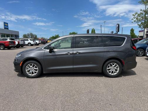 Crystal Metallic 2023 Chrysler Pacifica Touring L