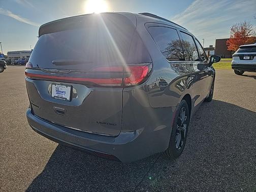 2025 Chrysler Pacifica Limited